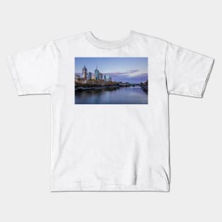 The Melbourne Skyline, the Yarra River and Princess Bridge, Victoria, Australia. Kids T-Shirt